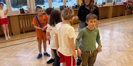 Powiększ grafikę: sztafety-w-klasach-drugich-676760.jpg