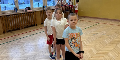 Powiększ grafikę: sztafety-w-klasach-drugich-676761.jpg