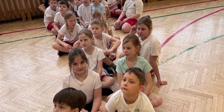 Powiększ grafikę: sztafety-w-klasach-drugich-676762.jpg