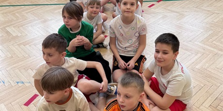 Powiększ grafikę: sztafety-w-klasach-drugich-676763.jpg