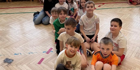 Powiększ grafikę: sztafety-w-klasach-drugich-676764.jpg