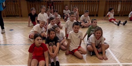 Powiększ grafikę: sztafety-w-klasach-drugich-676766.jpg