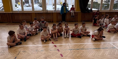 Powiększ grafikę: sztafety-w-klasach-drugich-676767.jpg