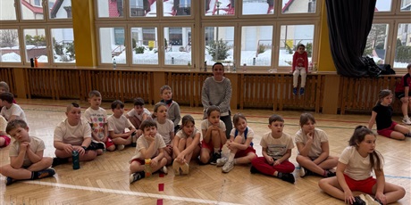 Powiększ grafikę: sztafety-w-klasach-drugich-676769.jpg