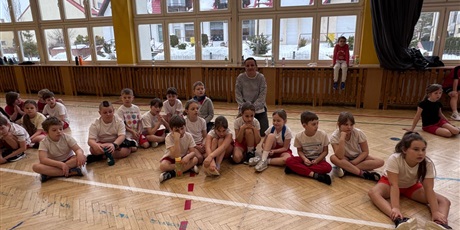 Powiększ grafikę: sztafety-w-klasach-drugich-676770.jpg