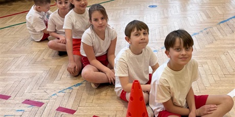 Powiększ grafikę: sztafety-w-klasach-drugich-676774.jpg