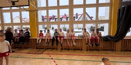 Powiększ grafikę: sztafety-w-klasach-drugich-676775.jpg