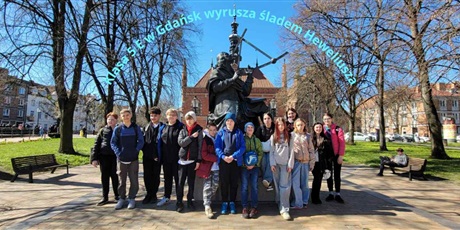 Powiększ grafikę: z-muza-w-lawce-624571.jpg