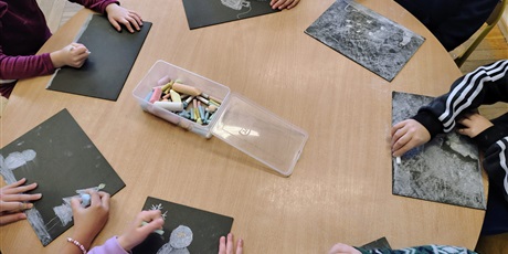 Powiększ grafikę: zajecia-tworcze-w-swietlicy-676137.jpg