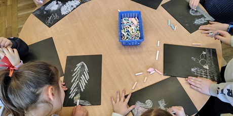 Powiększ grafikę: zajecia-tworcze-w-swietlicy-676139.jpg